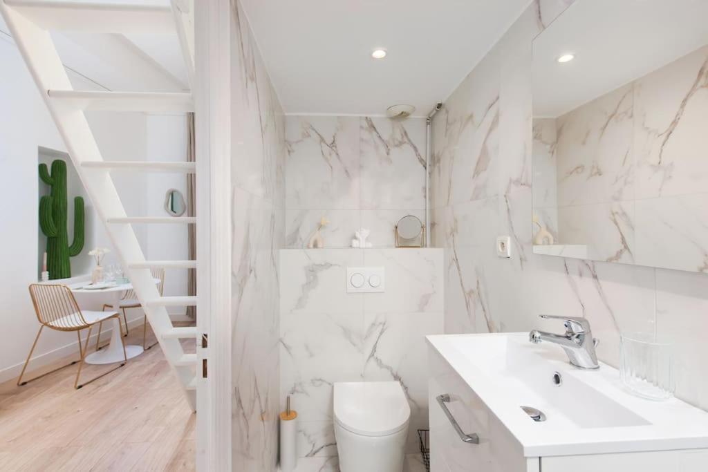 The Calypso - Quiet - New - * Nice