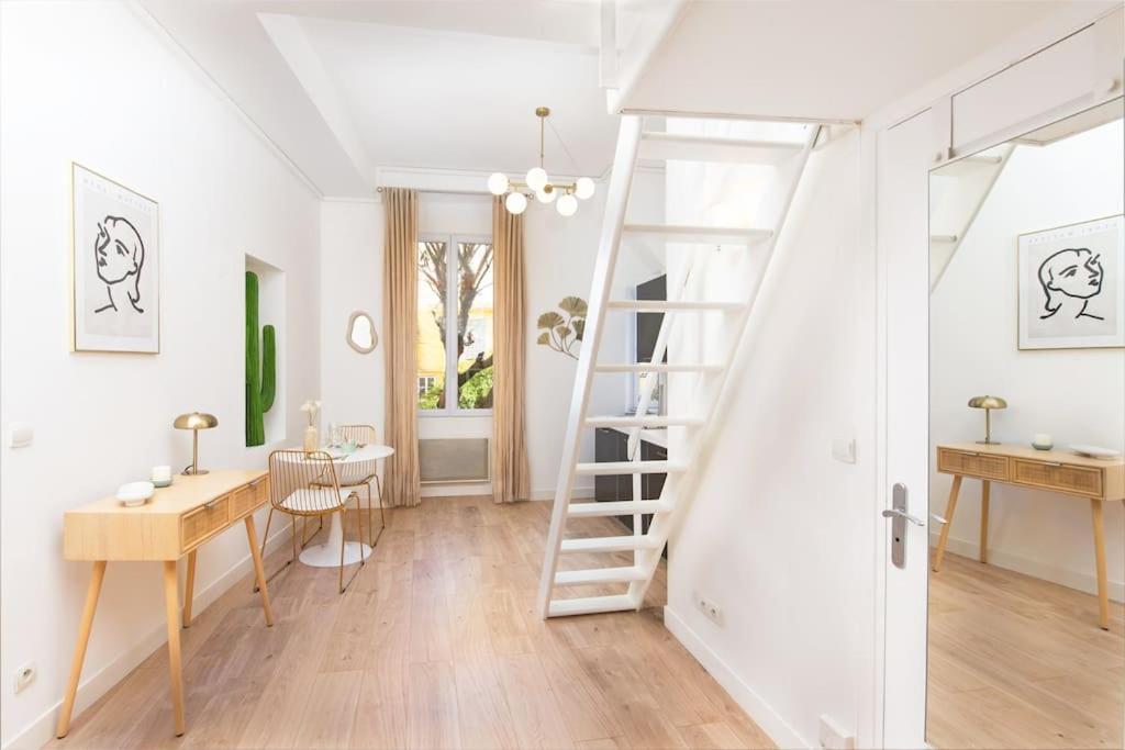 The Calypso - Quiet - New - * Nice