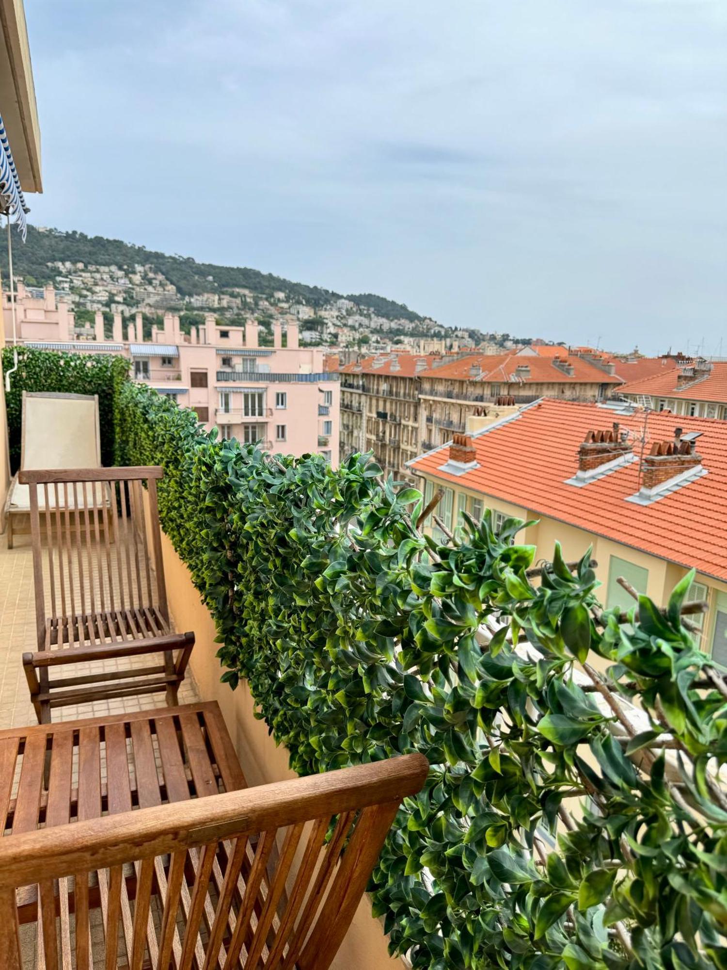 Dernier Etage, Vue Panoramique Colline Du Chateau! Apartment