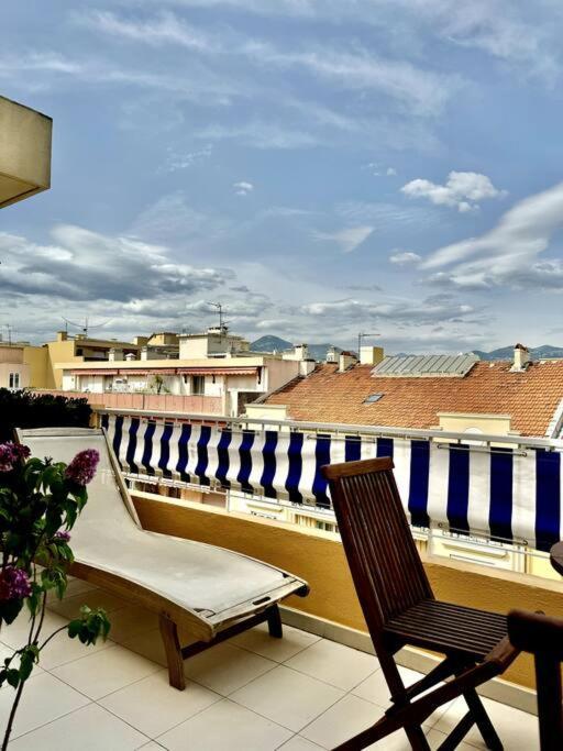 Dernier Etage, Vue Panoramique Colline Du Chateau! Apartment