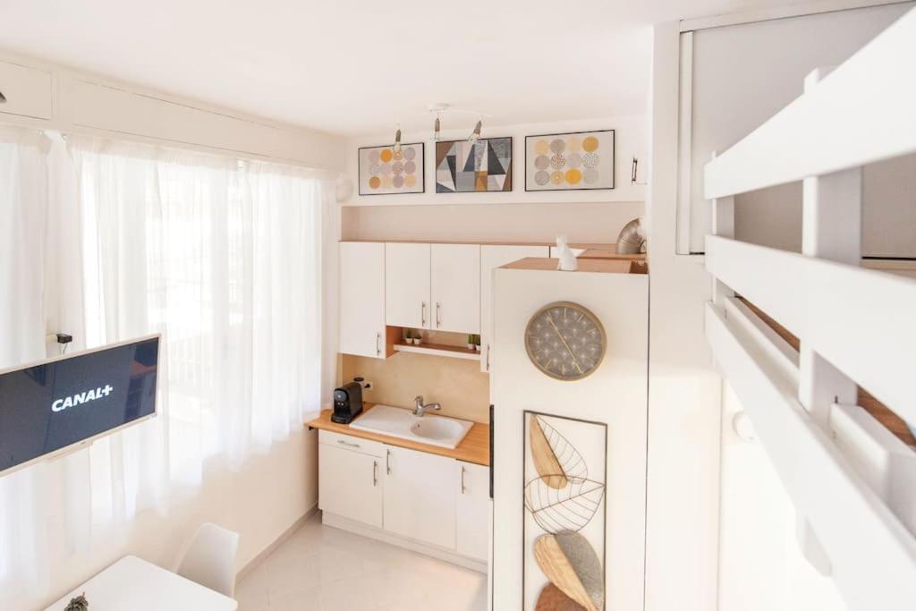 50 Meters From The ! Location In Apartment Nice