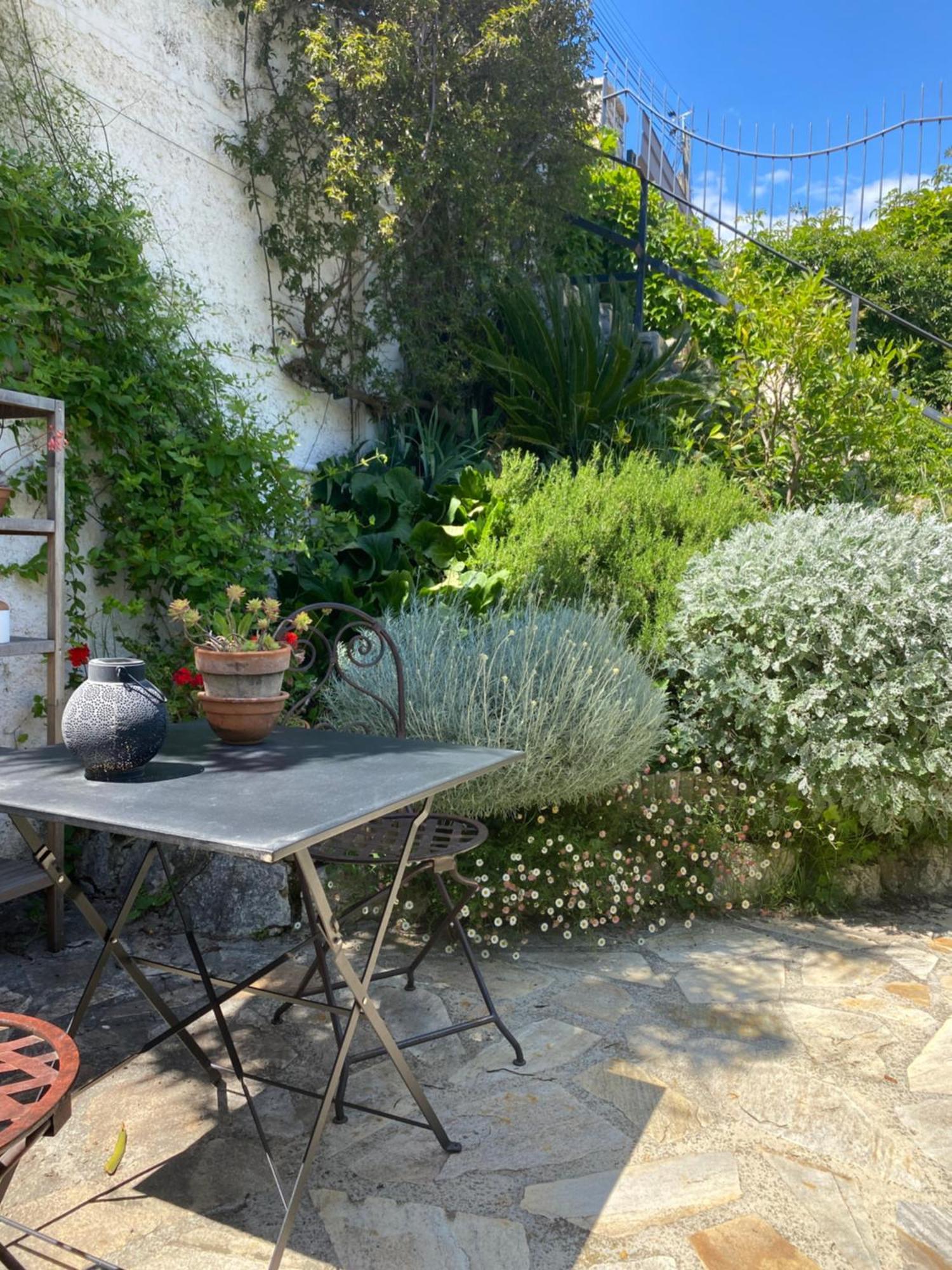 Petite Independante Avec Sdb, Clim Et Parking Prive Homestay