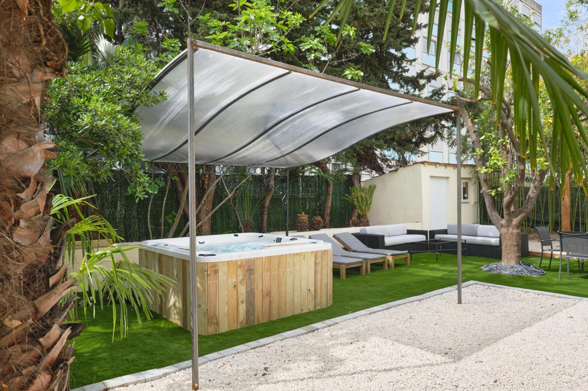 Des Pergolas Au Pied Du Tram ,a 5 Min Des Plages , 15 Min Du Centre , Jacuzzi Nice