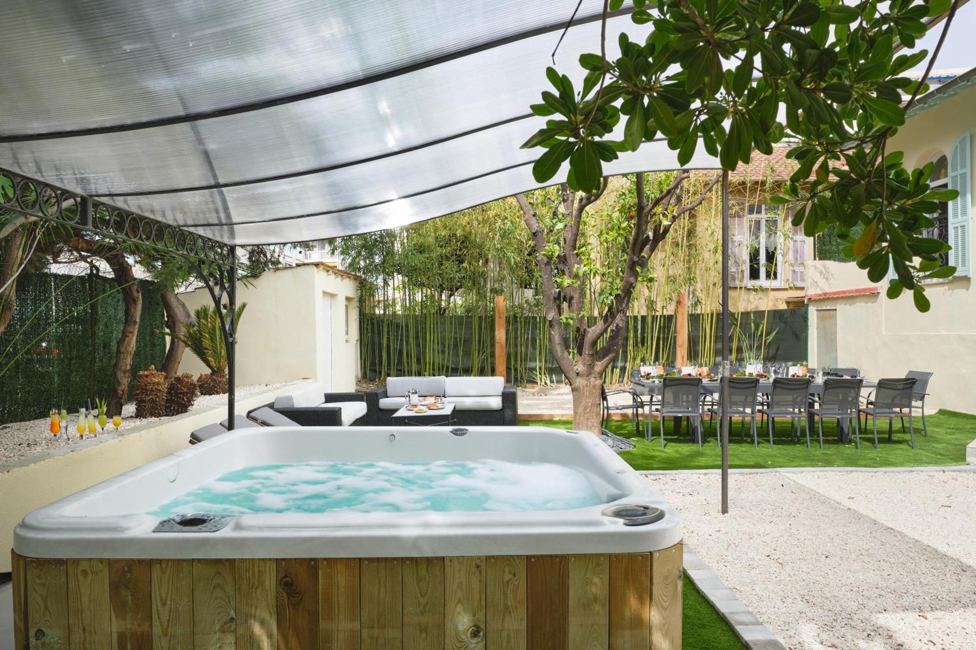 Des Pergolas Au Pied Du Tram ,a 5 Min Des Plages , 15 Min Du Centre , Jacuzzi