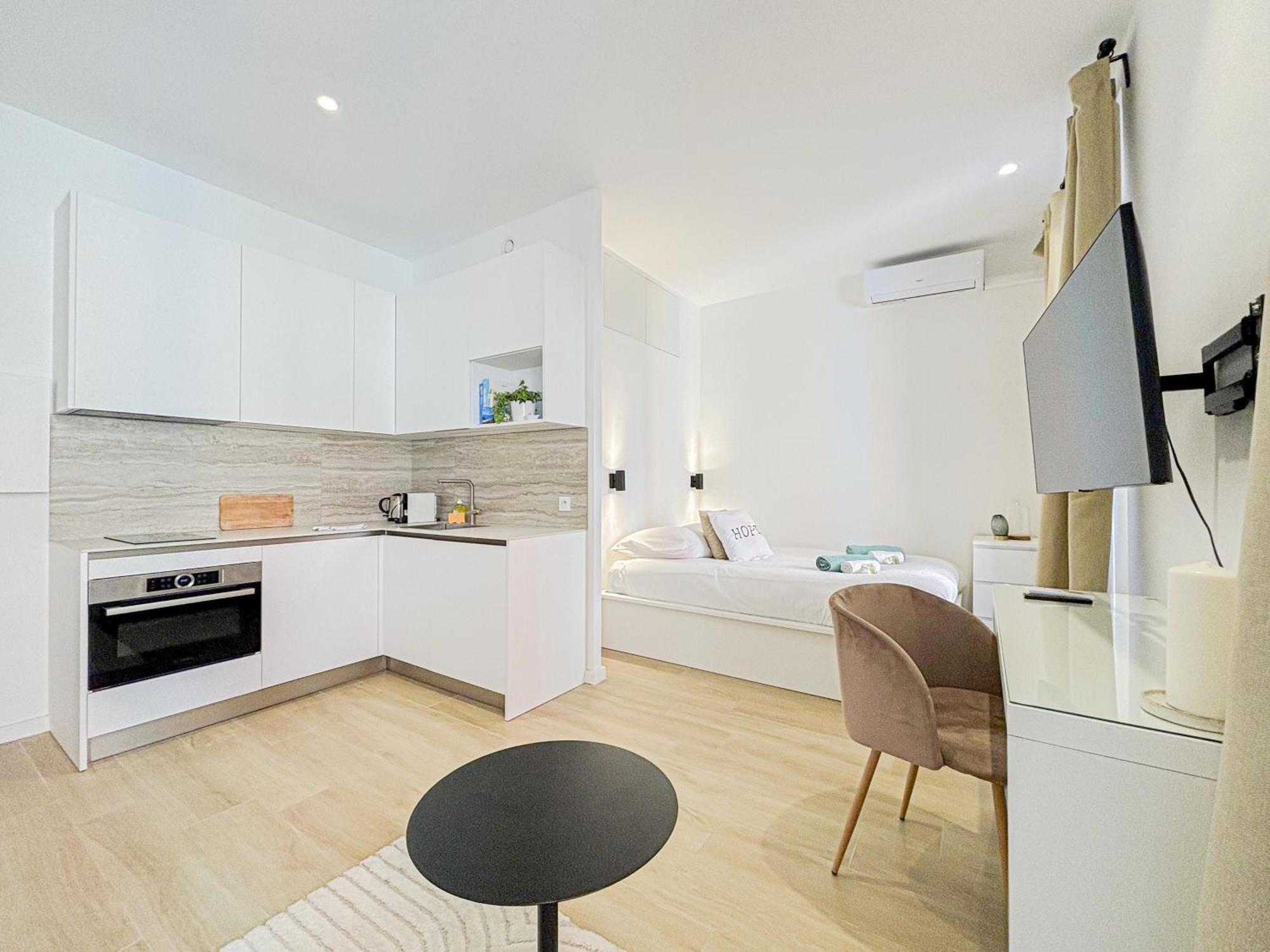 Chic Scandinavian Style - Wifi, Ac, 2pers Apartment *