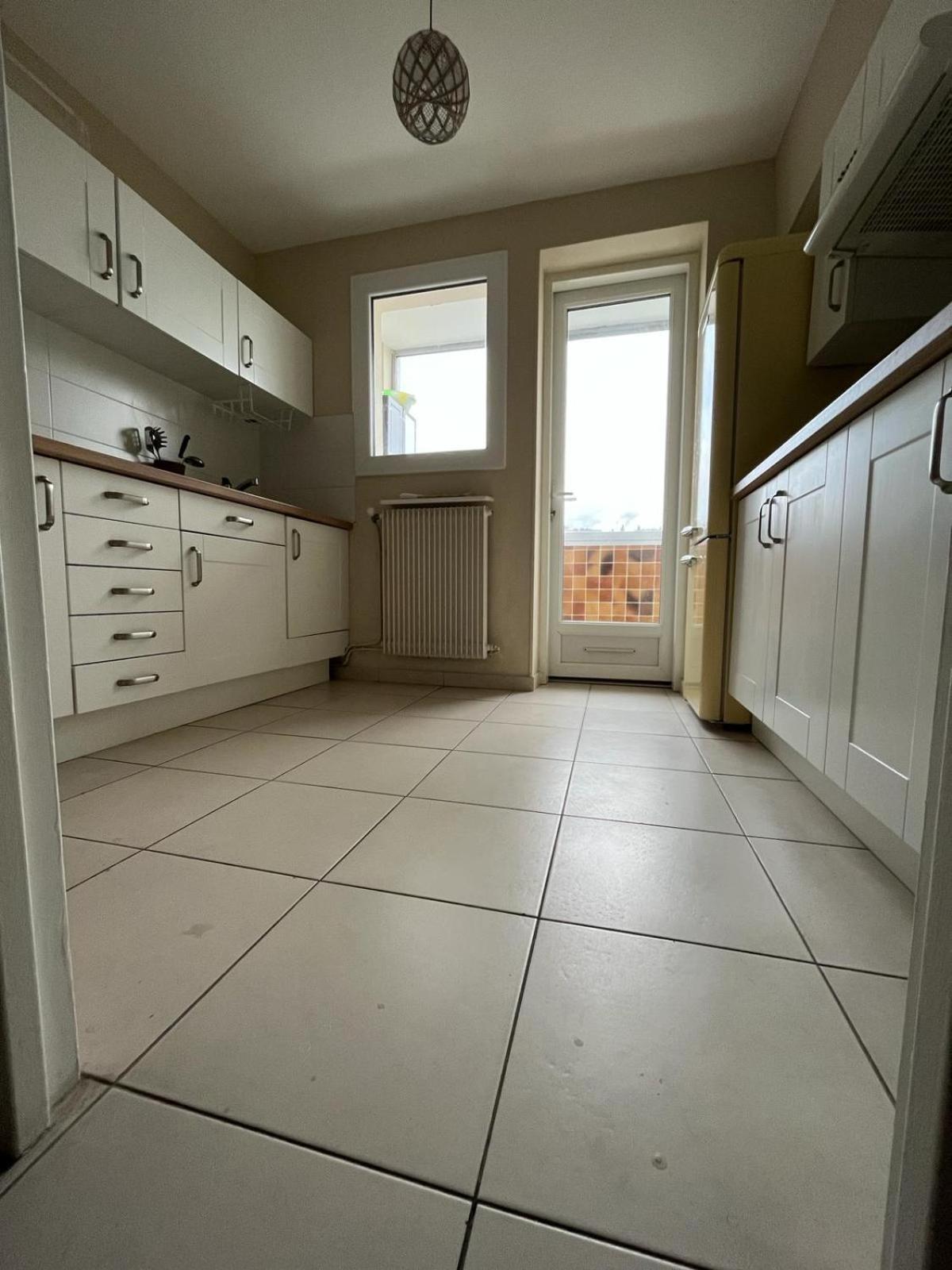 Apartment F4 80m2 Fabron, Parking