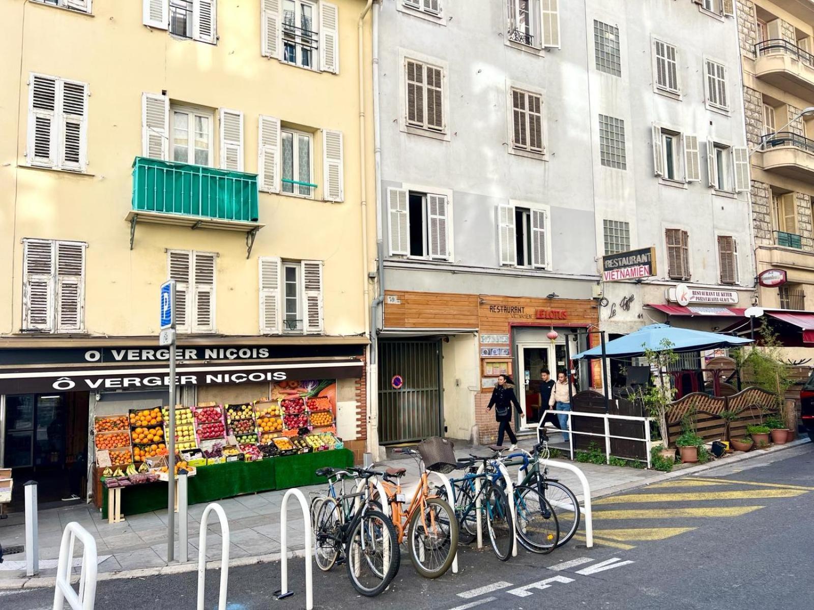 Moderne Renove Avec Balcon Nice