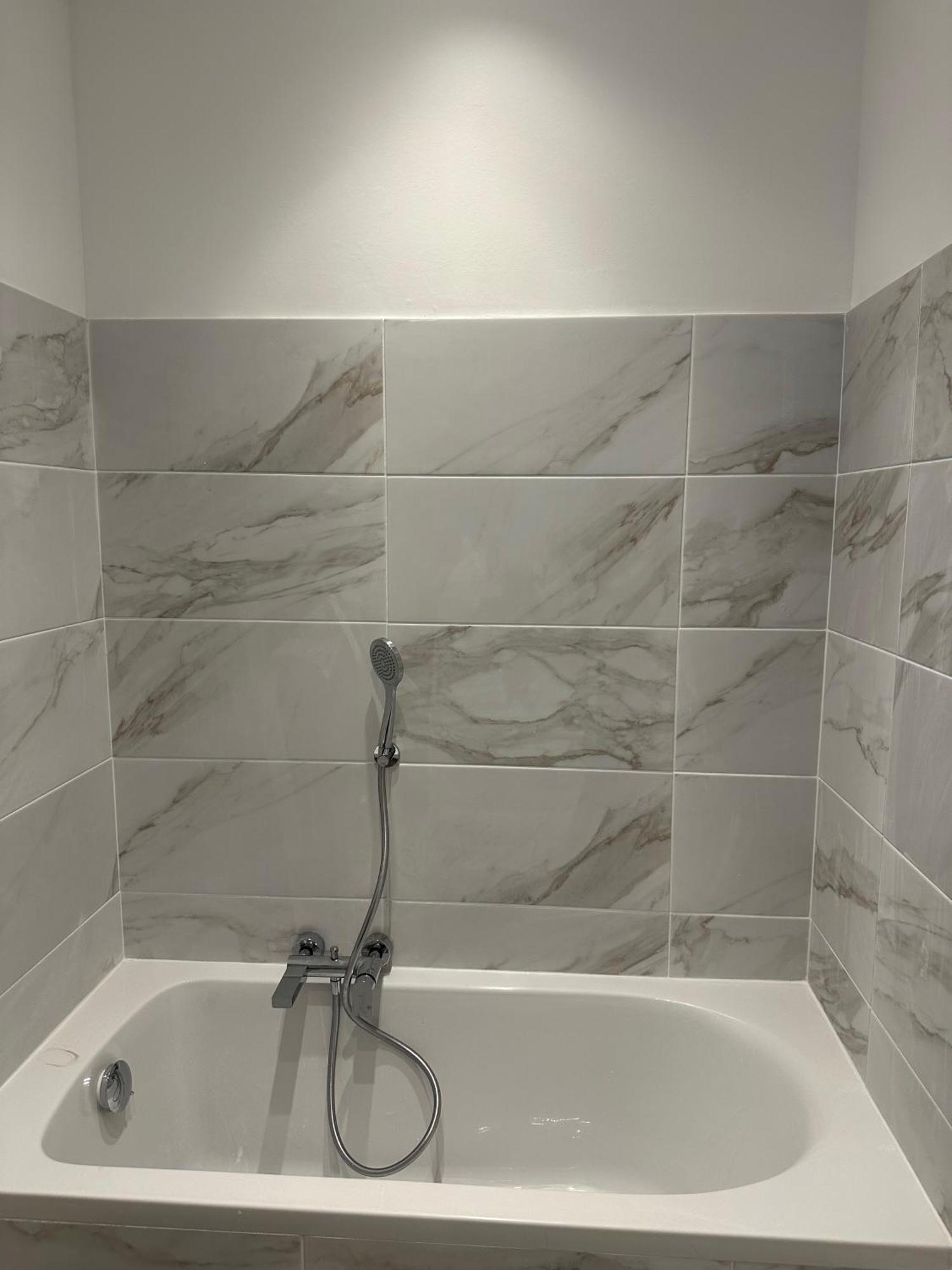 Refait A Neuf Centre De *