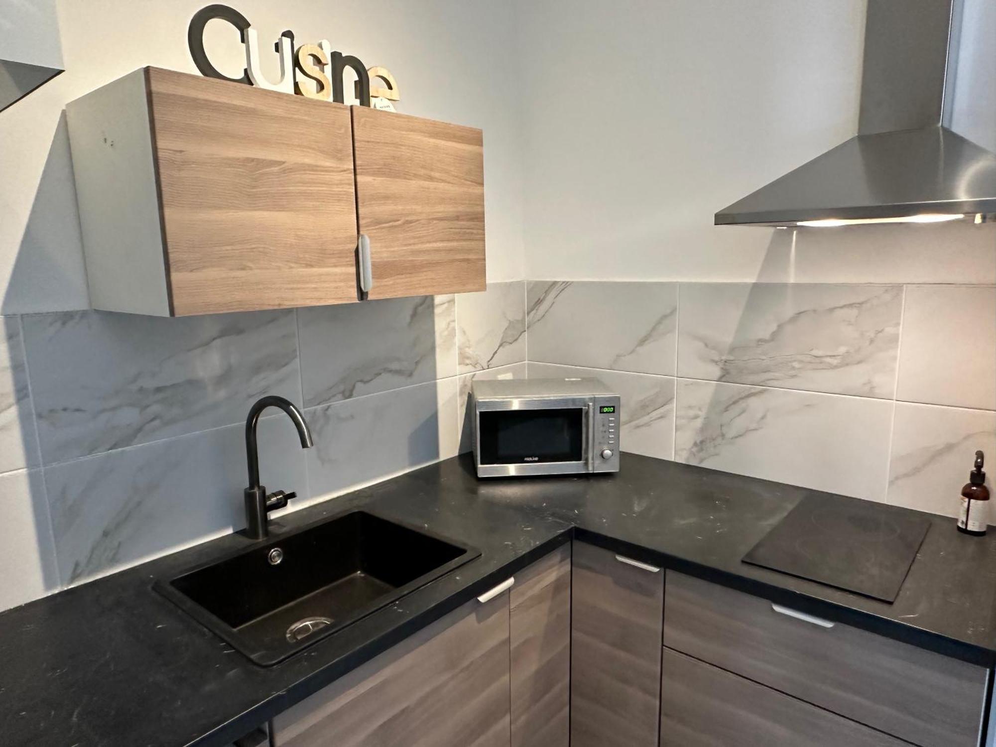 Refait A Neuf Centre De *