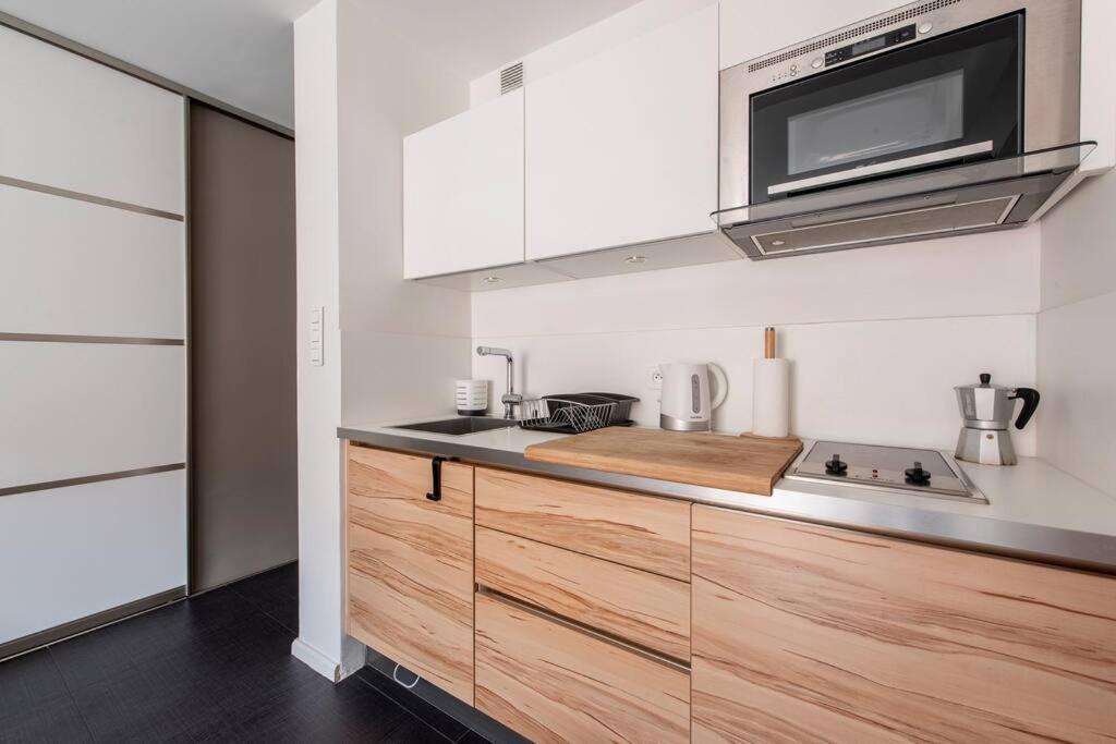 Balcony-beautiful-central-1 Block Beach-a.c-wifi Nice