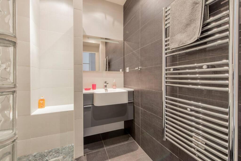 Balcony-beautiful-central-1 Block Beach-a.c-wifi Apartment