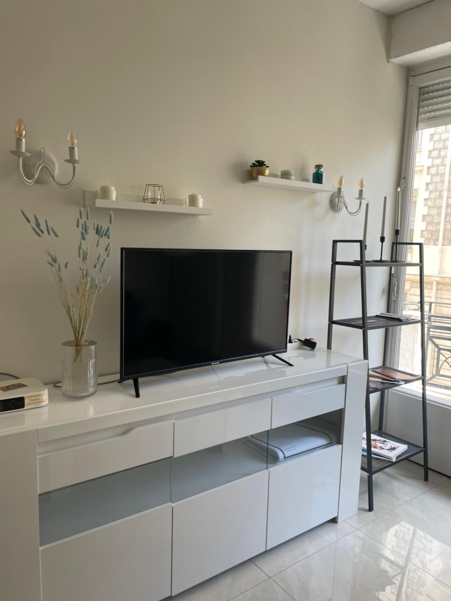 Apartment новая 3-комнатная на 2й линии от моря. Nice