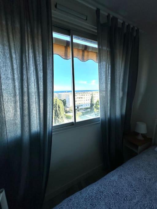 Apartment Joli 2 Pieces - Proche Aeroport - Terrasse Vue Nice