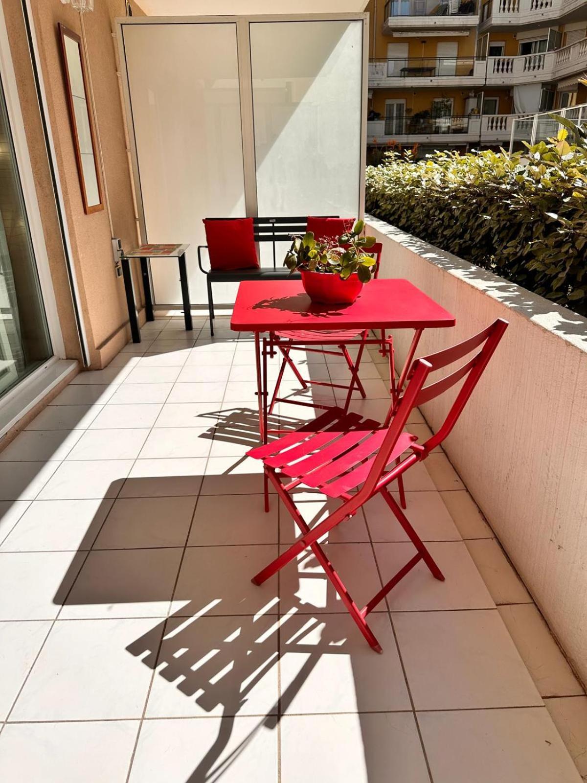 Des Domes Fshh Apartment *