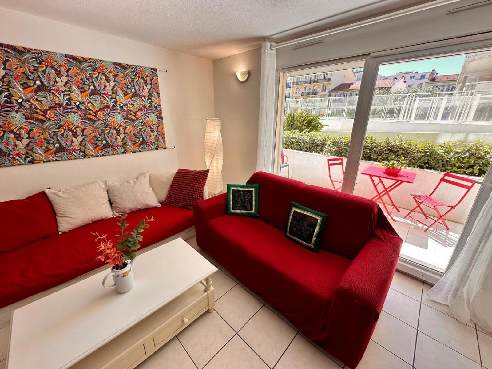 Des Domes Fshh Apartment *