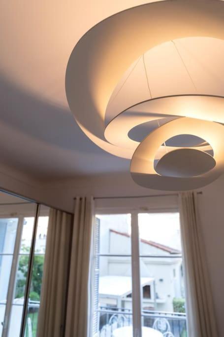 Superbe Avec Jardin Piscine, Garage * Nice