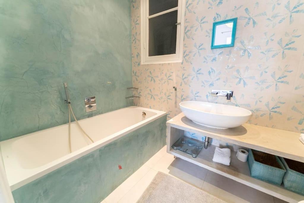 Superbe Avec Jardin Piscine, Garage Apartment *