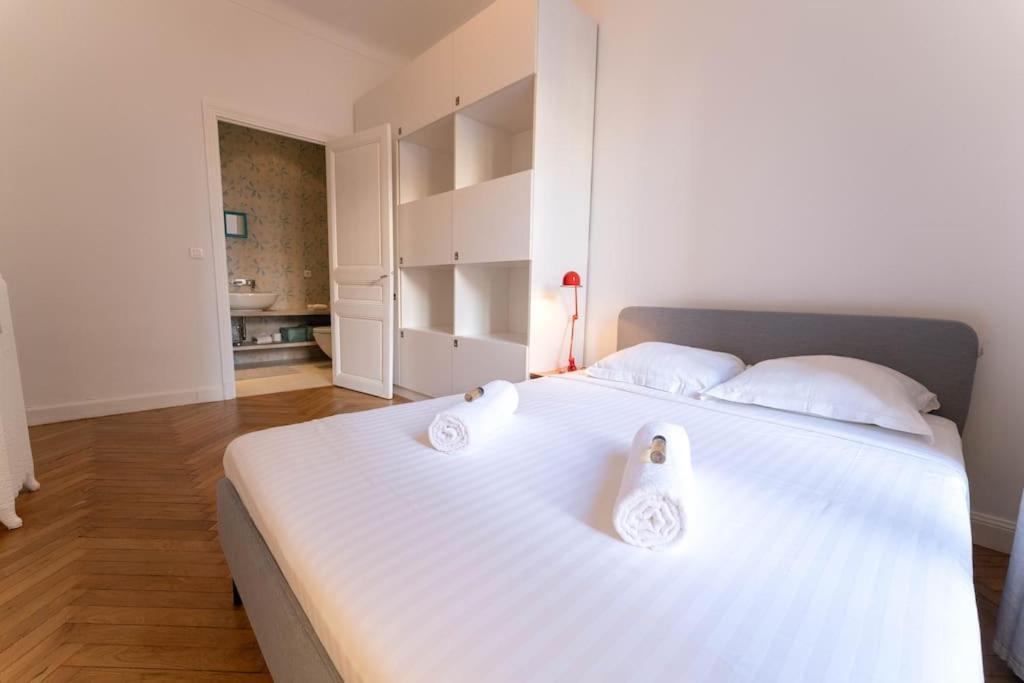 Superbe Avec Jardin Piscine, Garage Apartment Nice