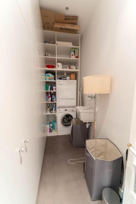 Superbe Avec Jardin Piscine, Garage Apartment *