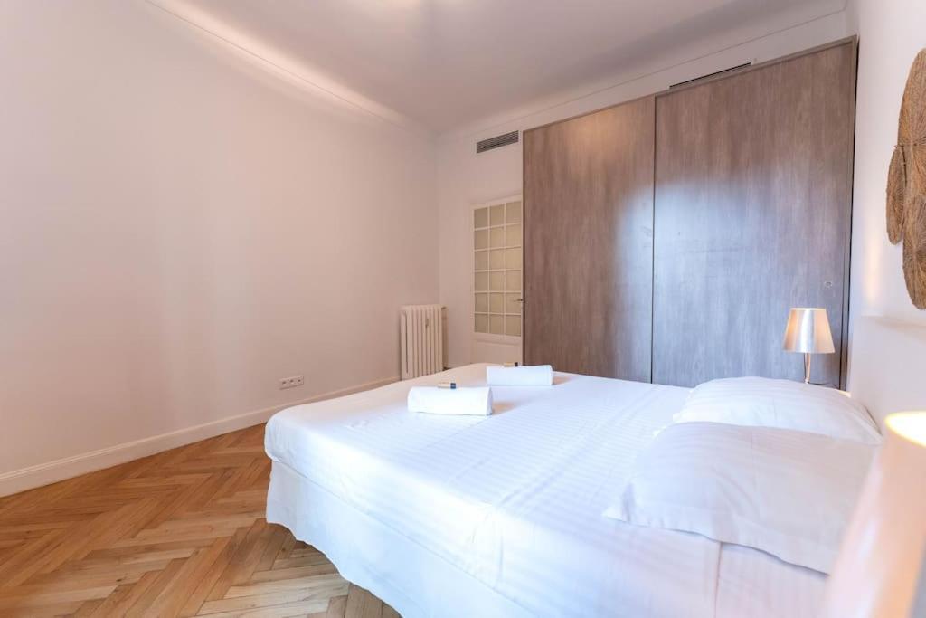 Superbe Avec Jardin Piscine, Garage *