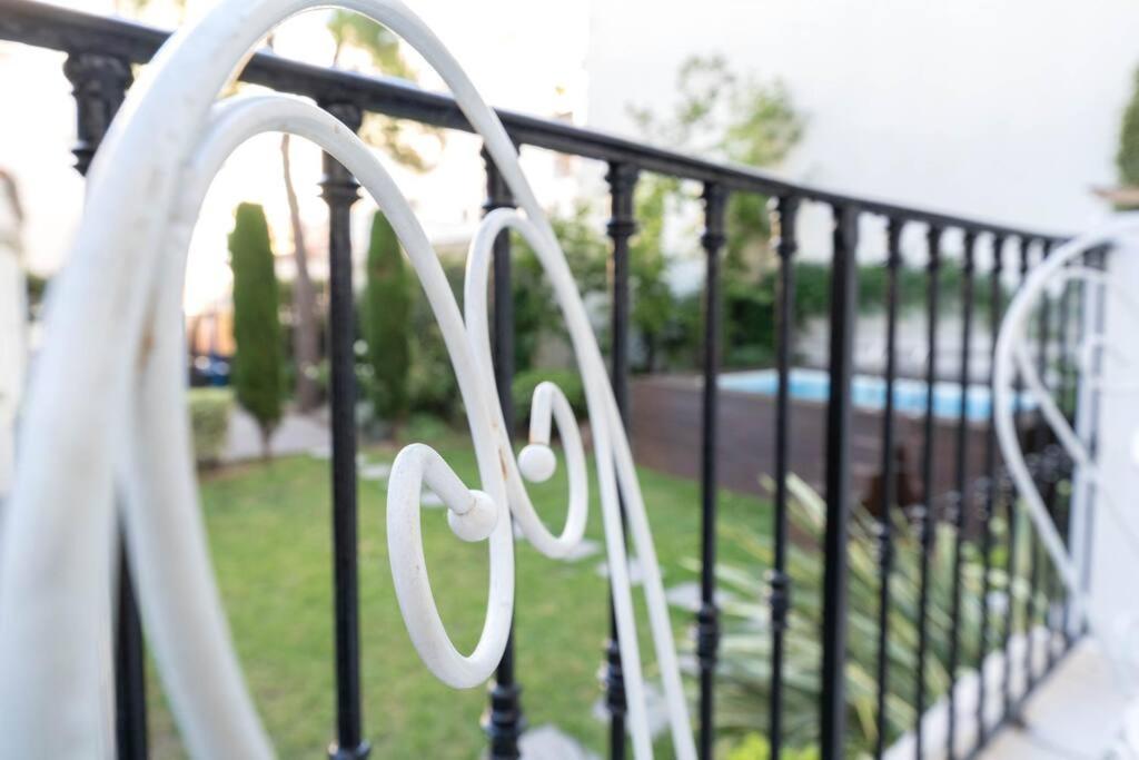 Superbe Avec Jardin Piscine, Garage Apartment Nice