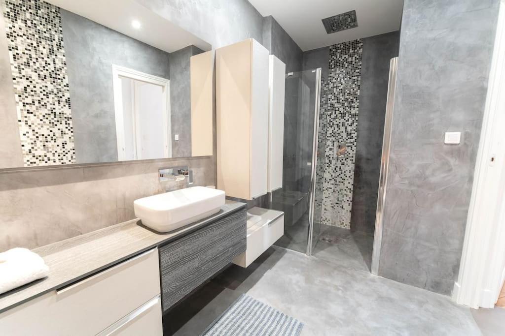 Apartment Superbe Avec Jardin Piscine, Garage Nice