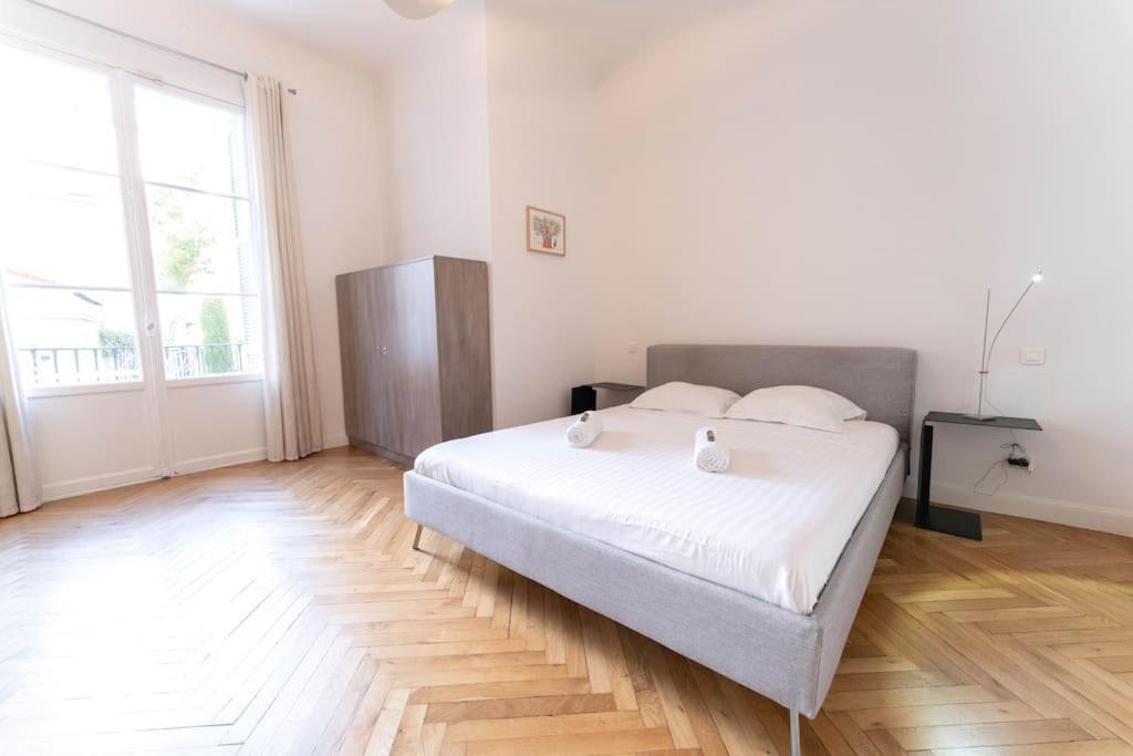 Superbe Avec Jardin Piscine, Garage Apartment Nice