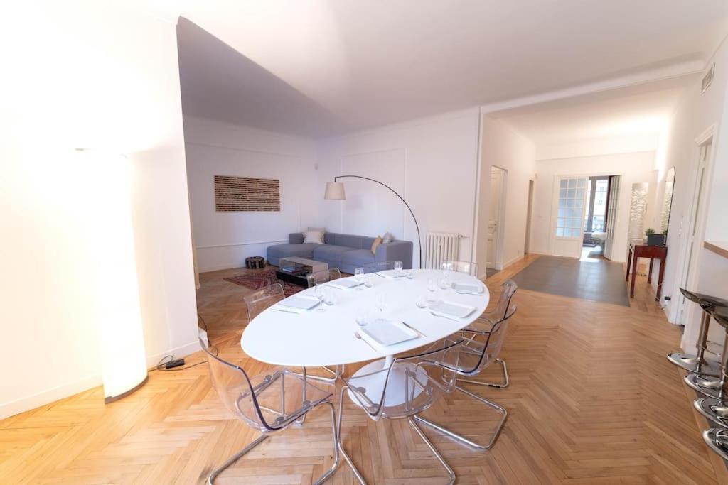 Superbe Avec Jardin Piscine, Garage Nice