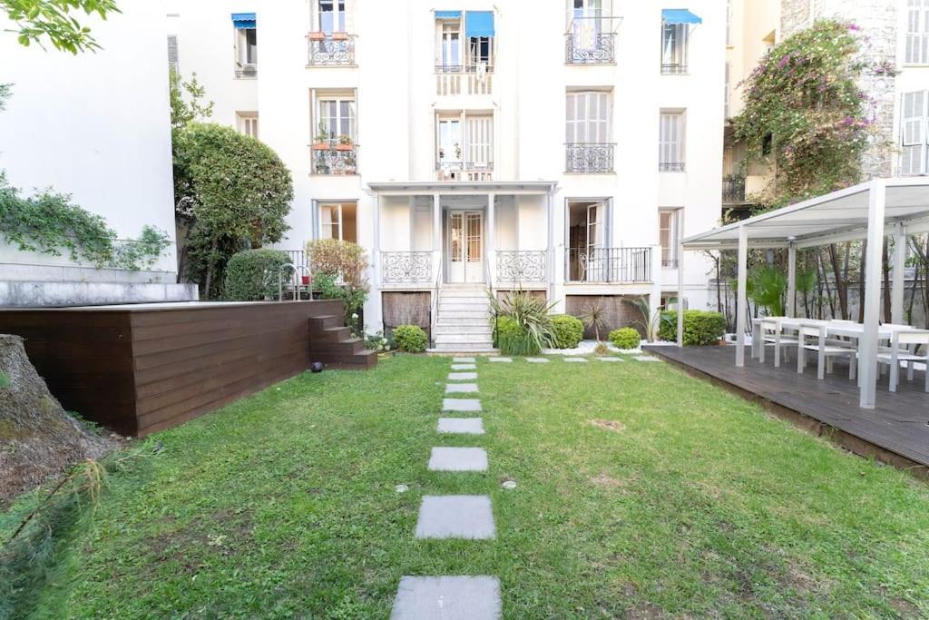 Apartment Superbe Avec Jardin Piscine, Garage