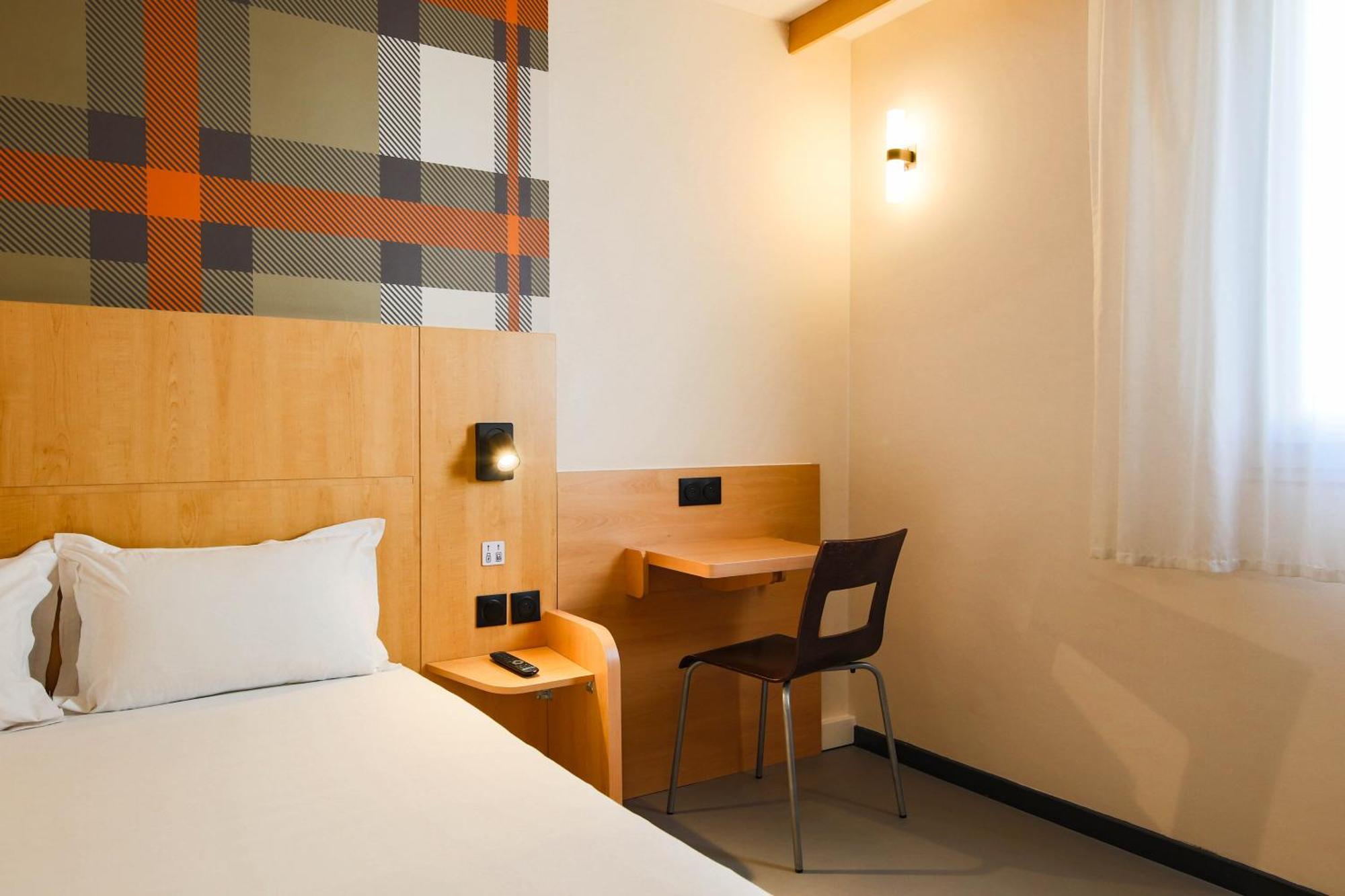 Easyhotel Old Town Hotel 2*