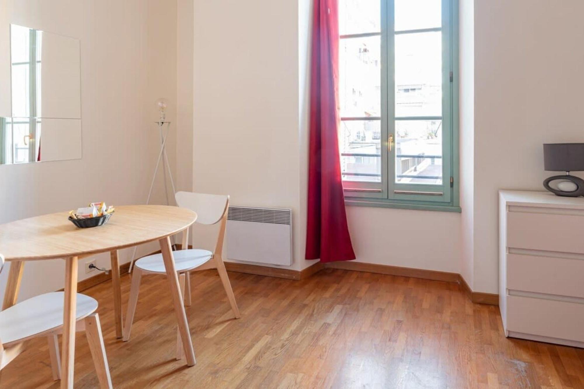 Apartment Near Place Massena Nice