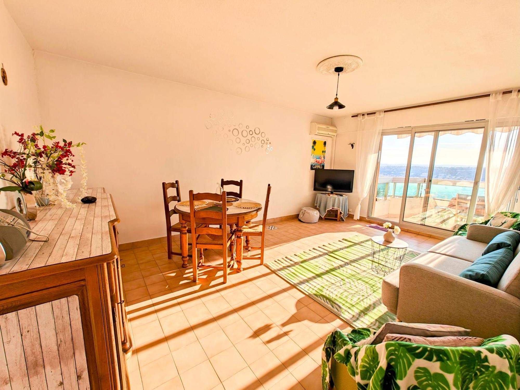 2 Bedroom Flat With Terrasse & Car-park Ouest Appartement