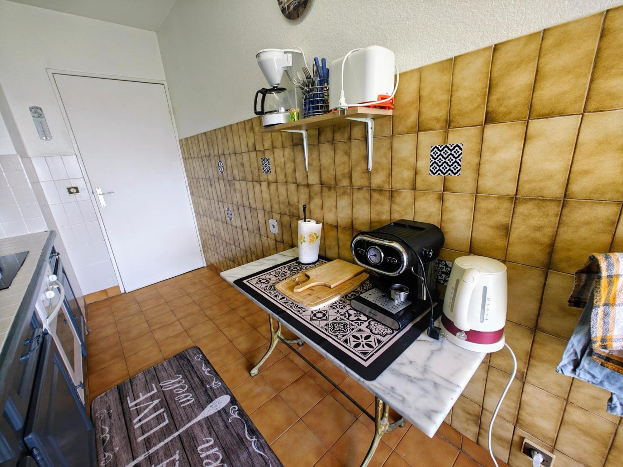 2 Bedroom Flat With Terrasse & Car-park Ouest Apartment