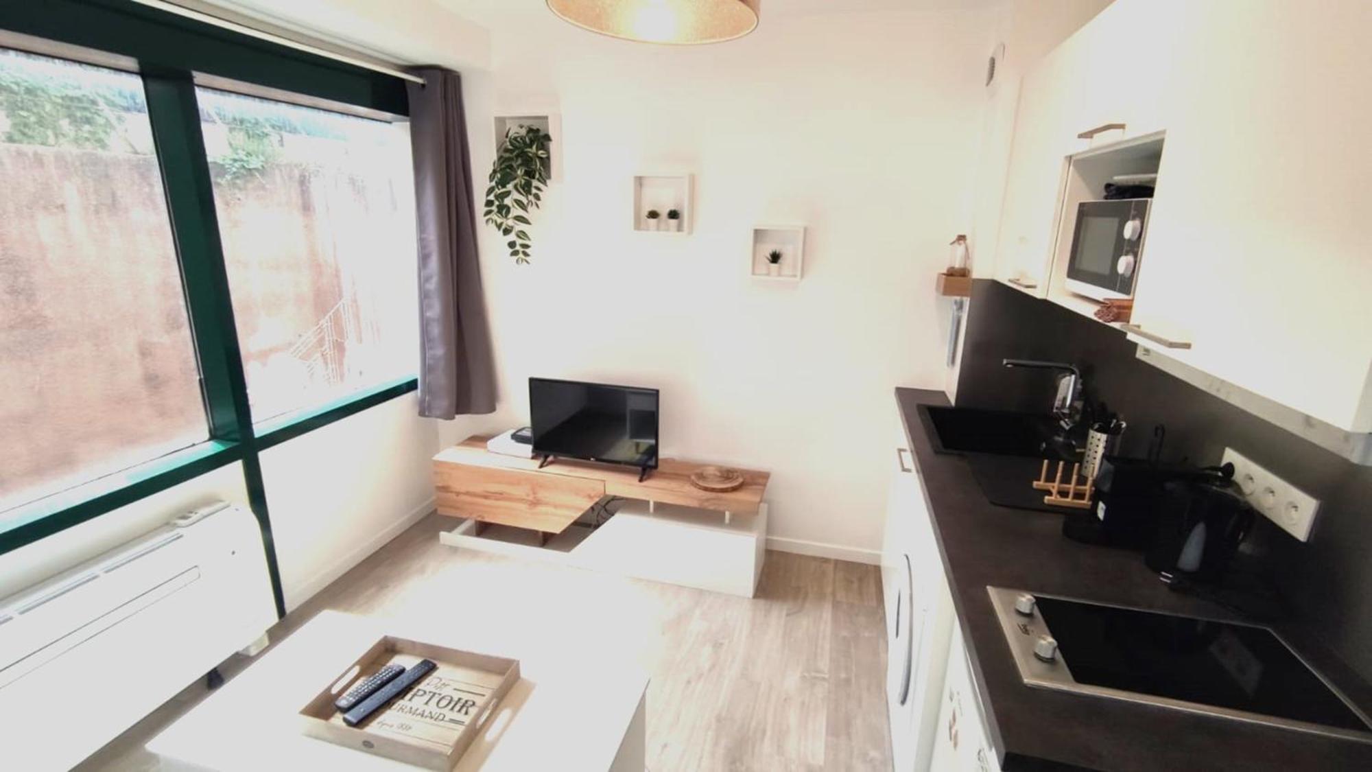 Dana Centre 25 * Nice