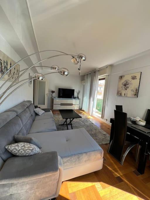 Charming Flat In Liberation Apartment *