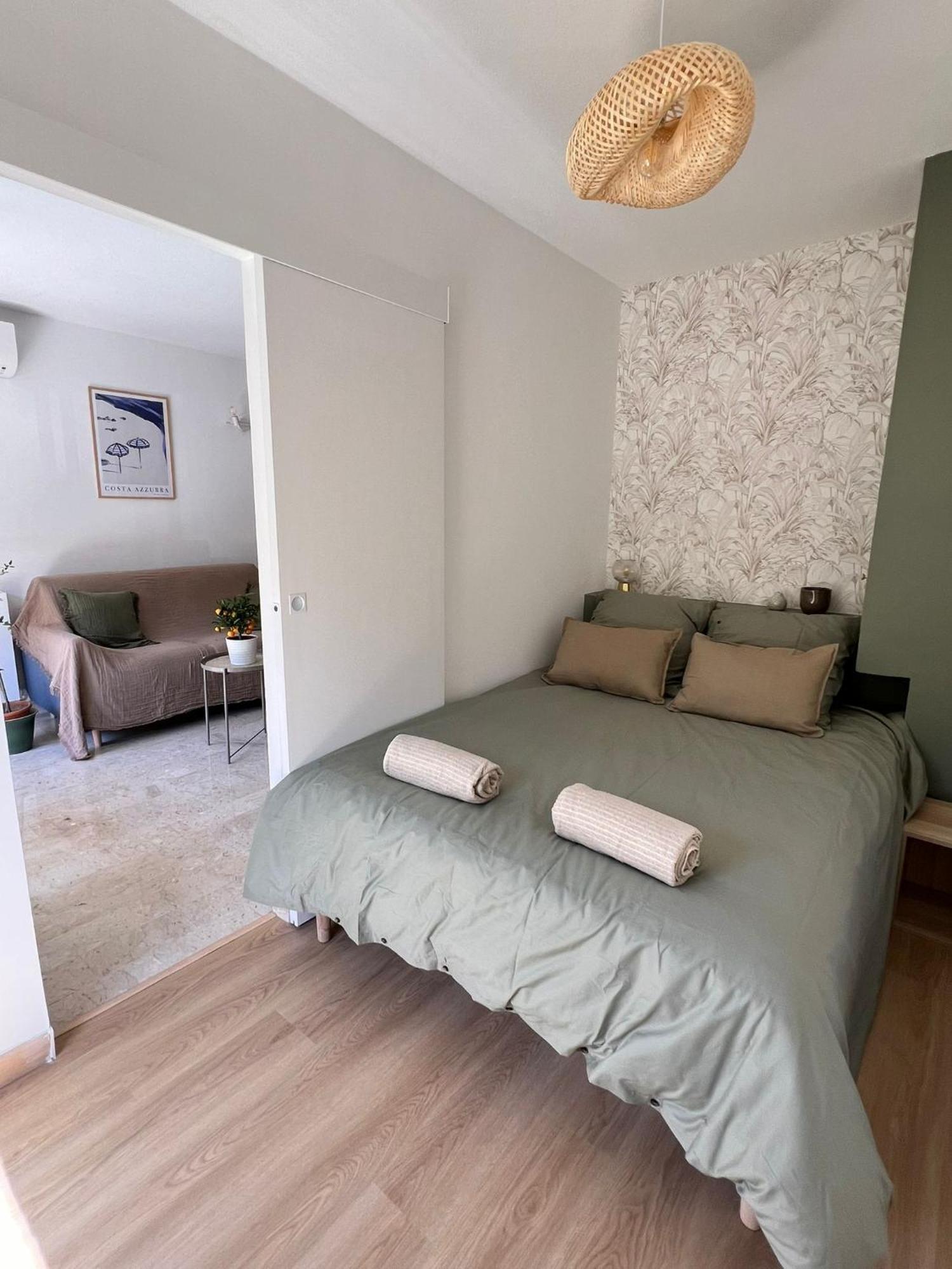 Apartment 2p Renove Avec Terrasse Au Port De Nice