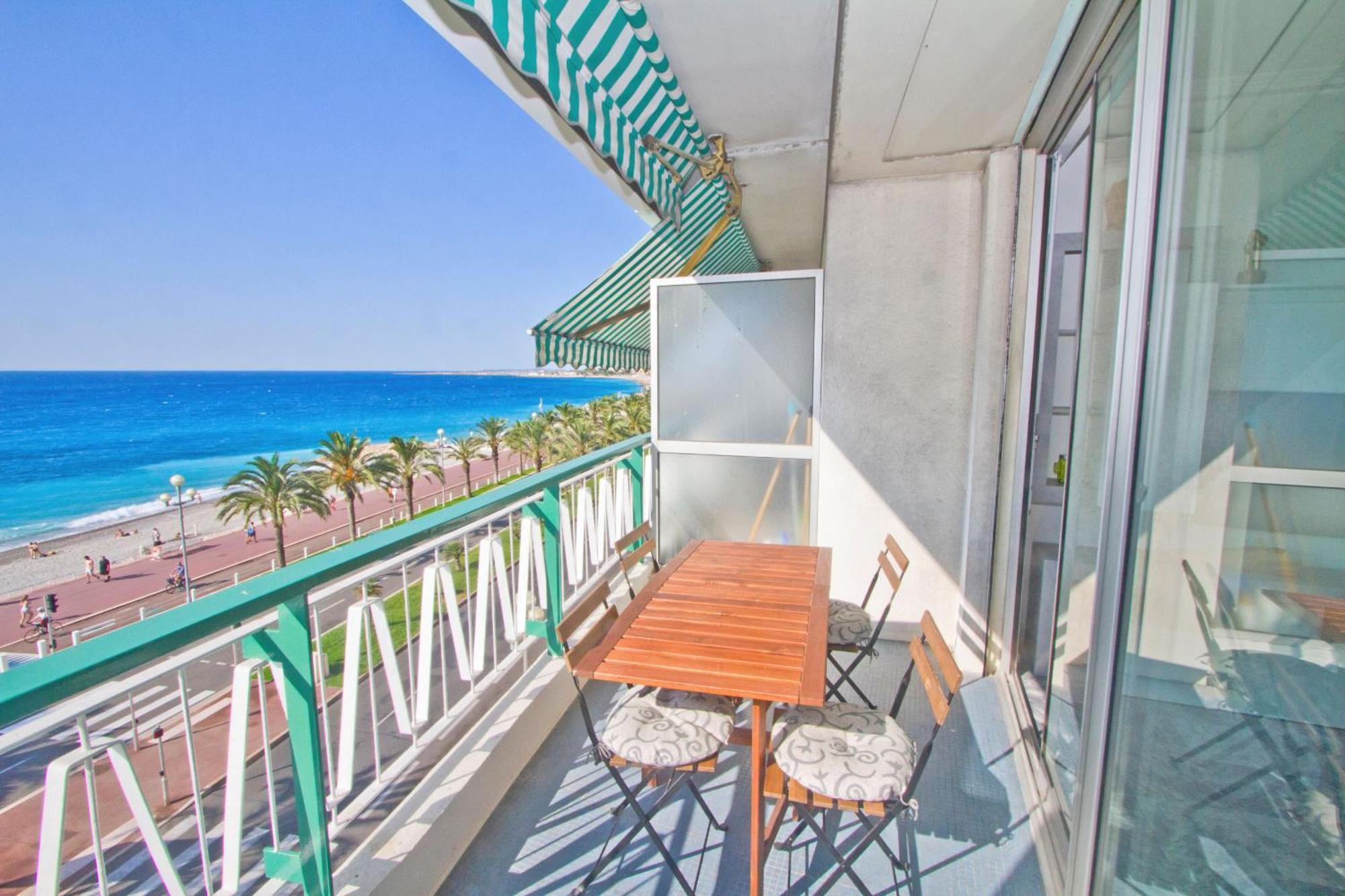 Luxury Sea Front Milord Apartment *