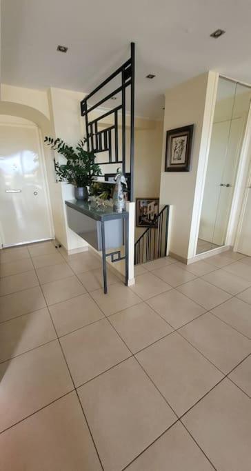 Duplex Apartment, Sea View And Swimming Pool Nice