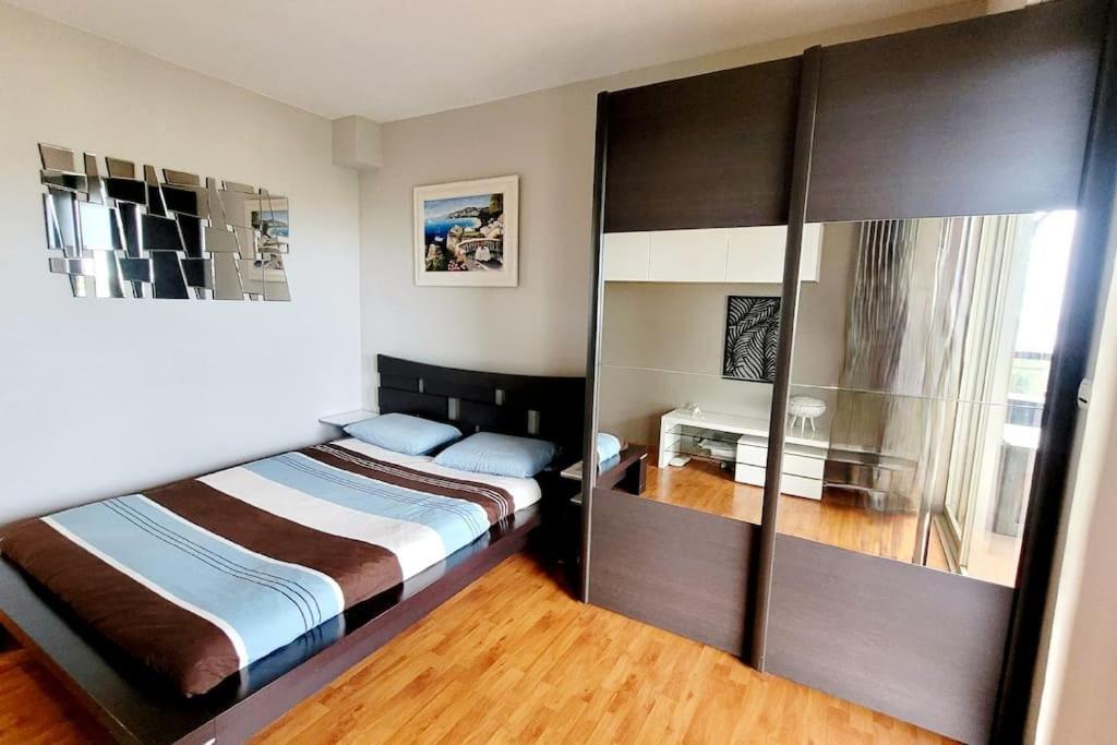 Duplex Apartment, Sea View And Swimming Pool *