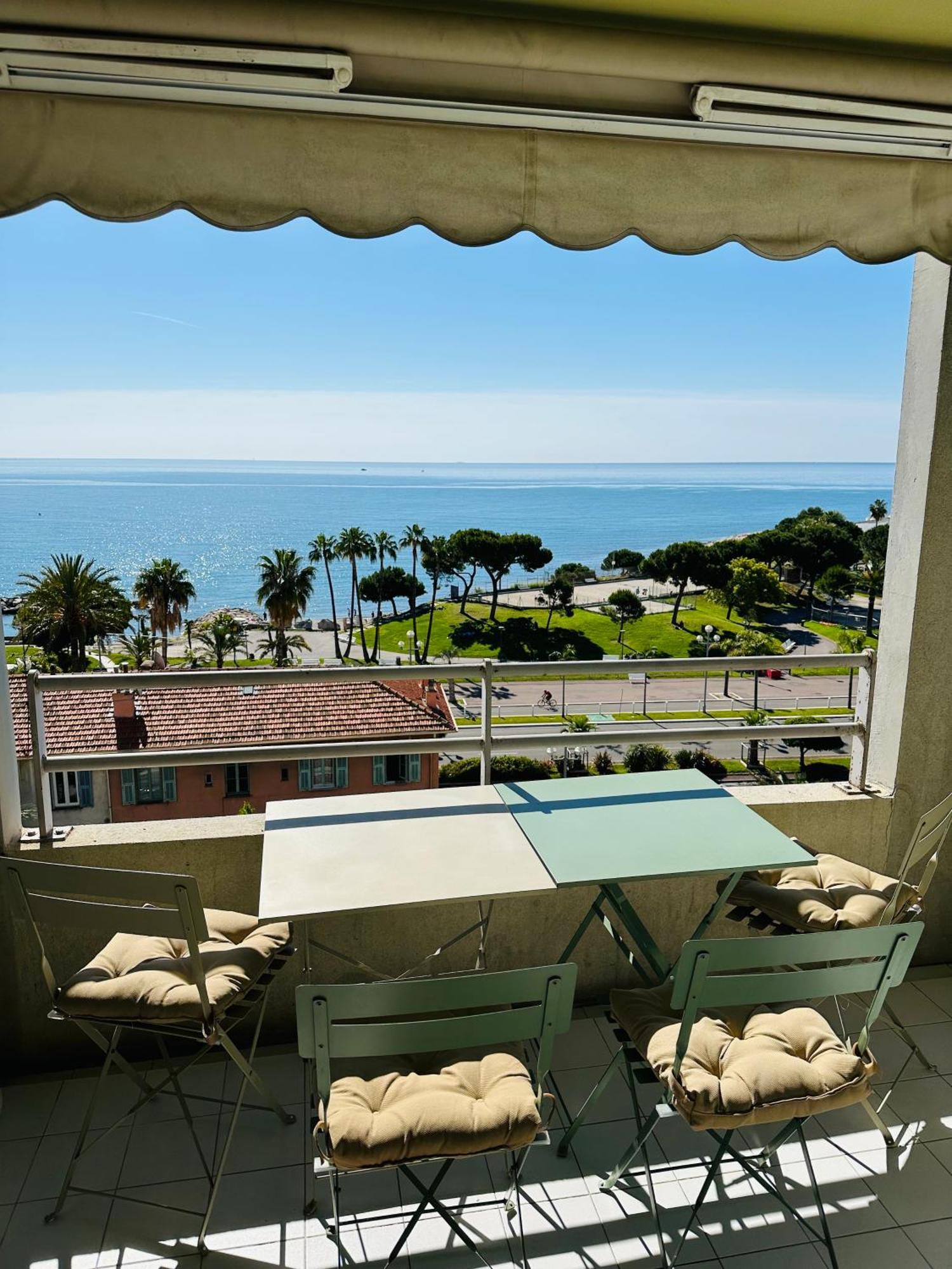 Apartment Cote D'azur Charm, With Panoramic Seaview In Nice