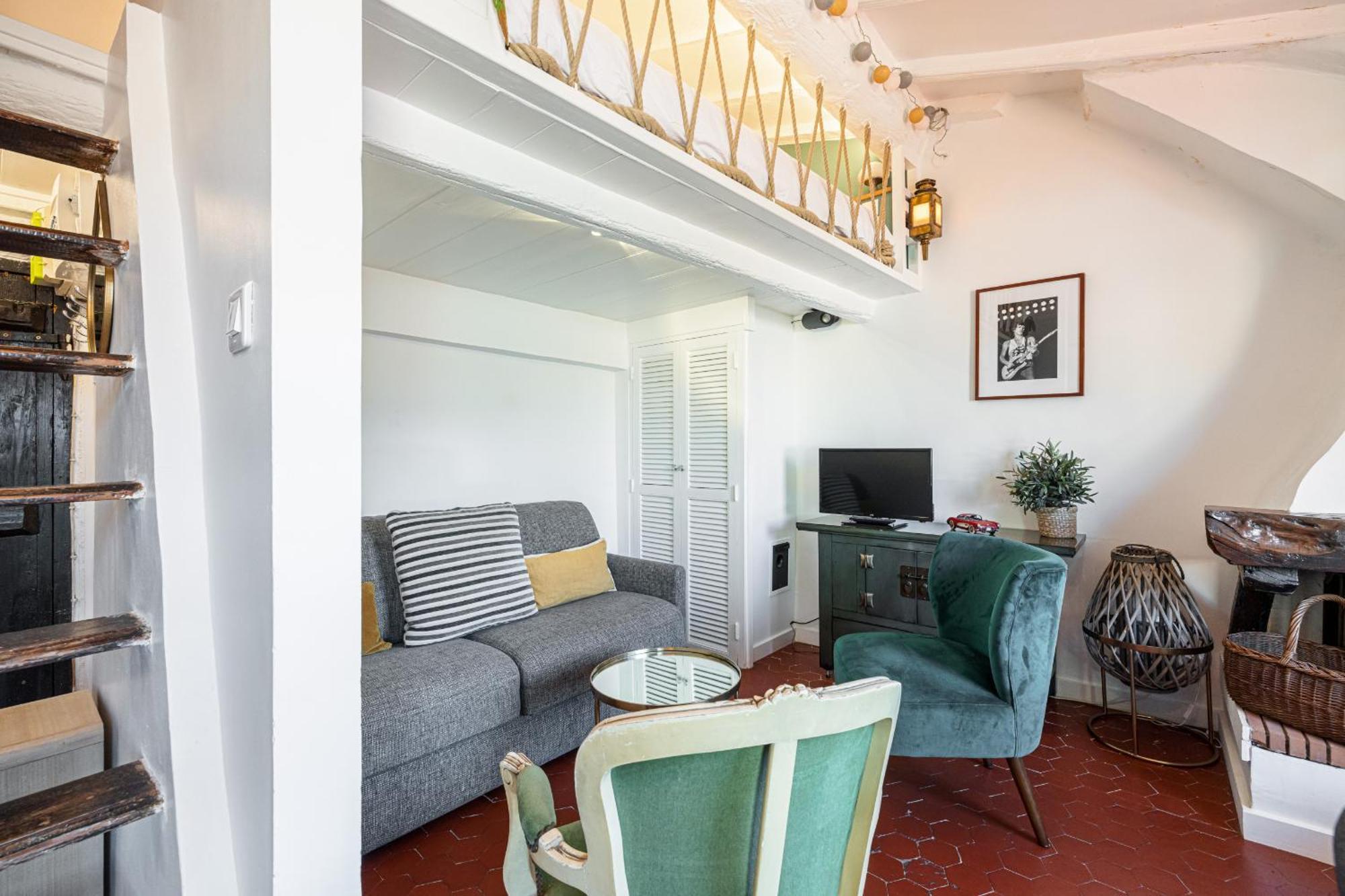 Charming Old Town Apartment