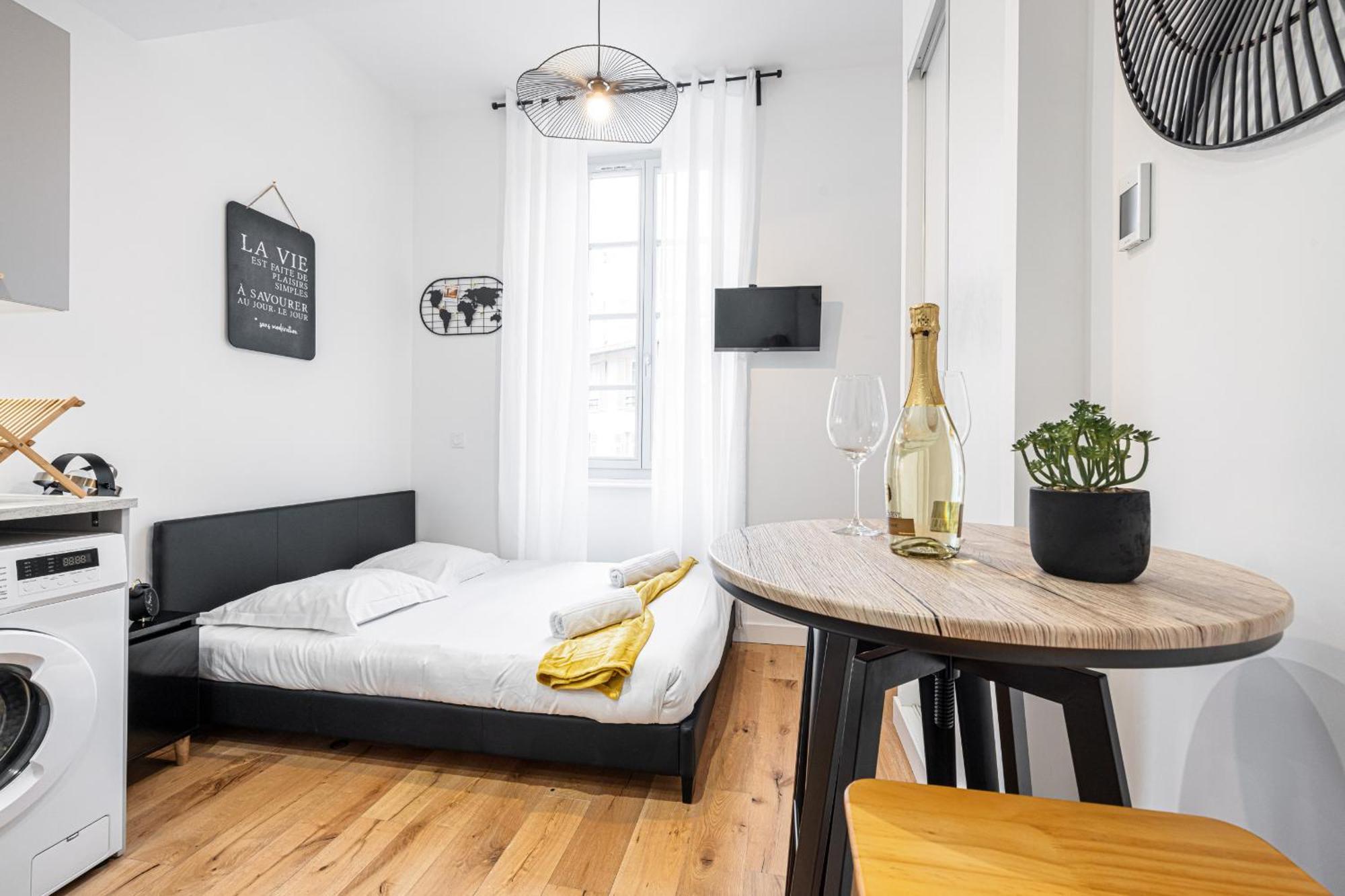 Charming Center 108 Nice