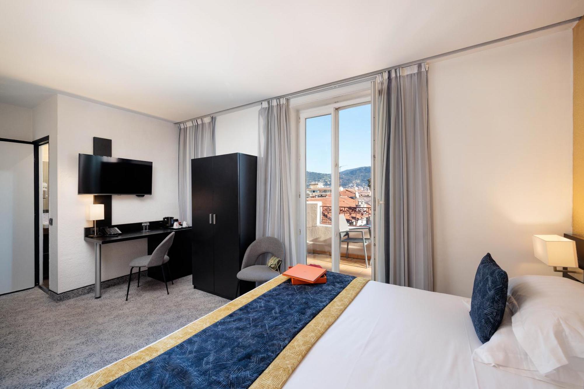 Western Massena Hotel 4*