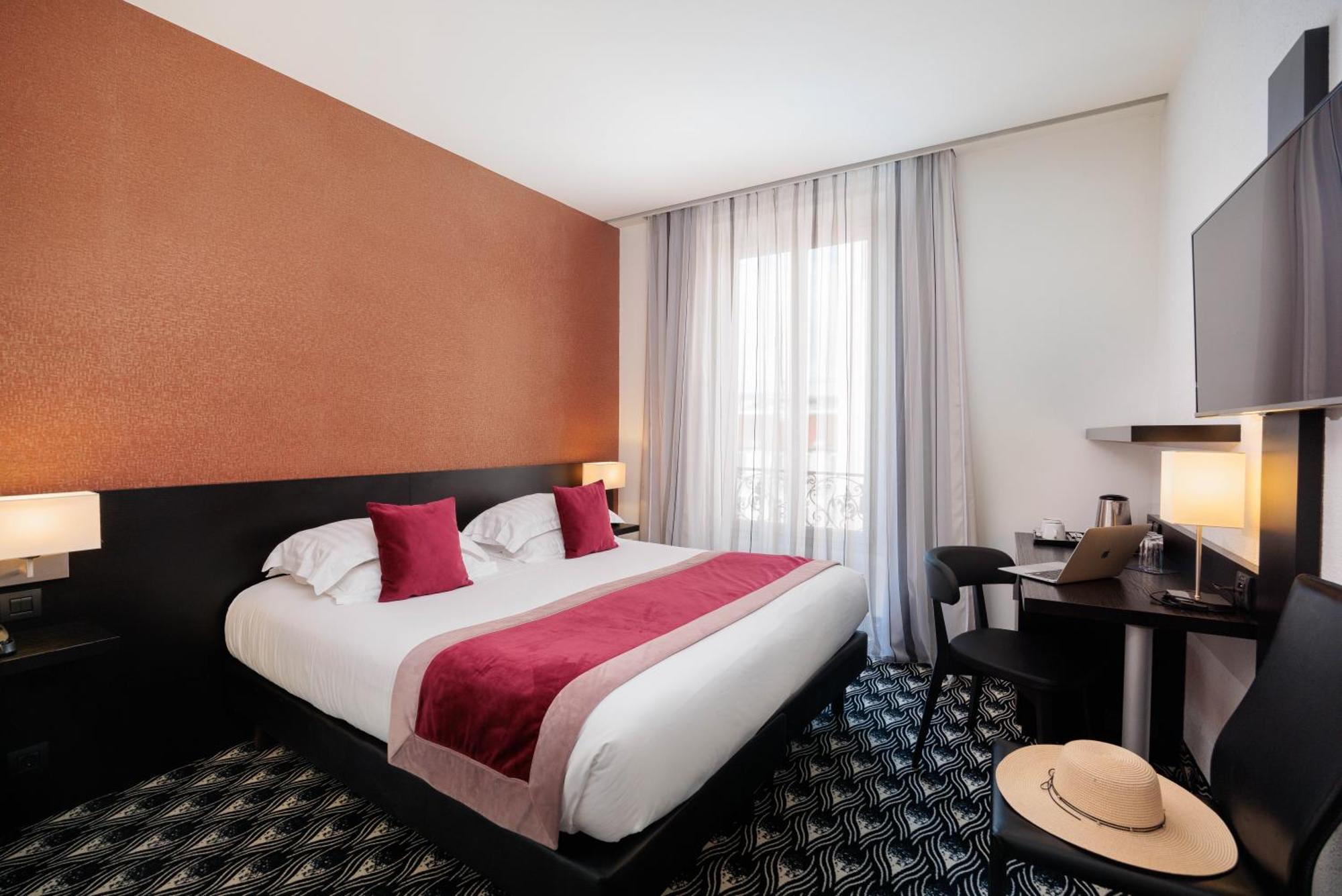 Western Massena Hotel 4*