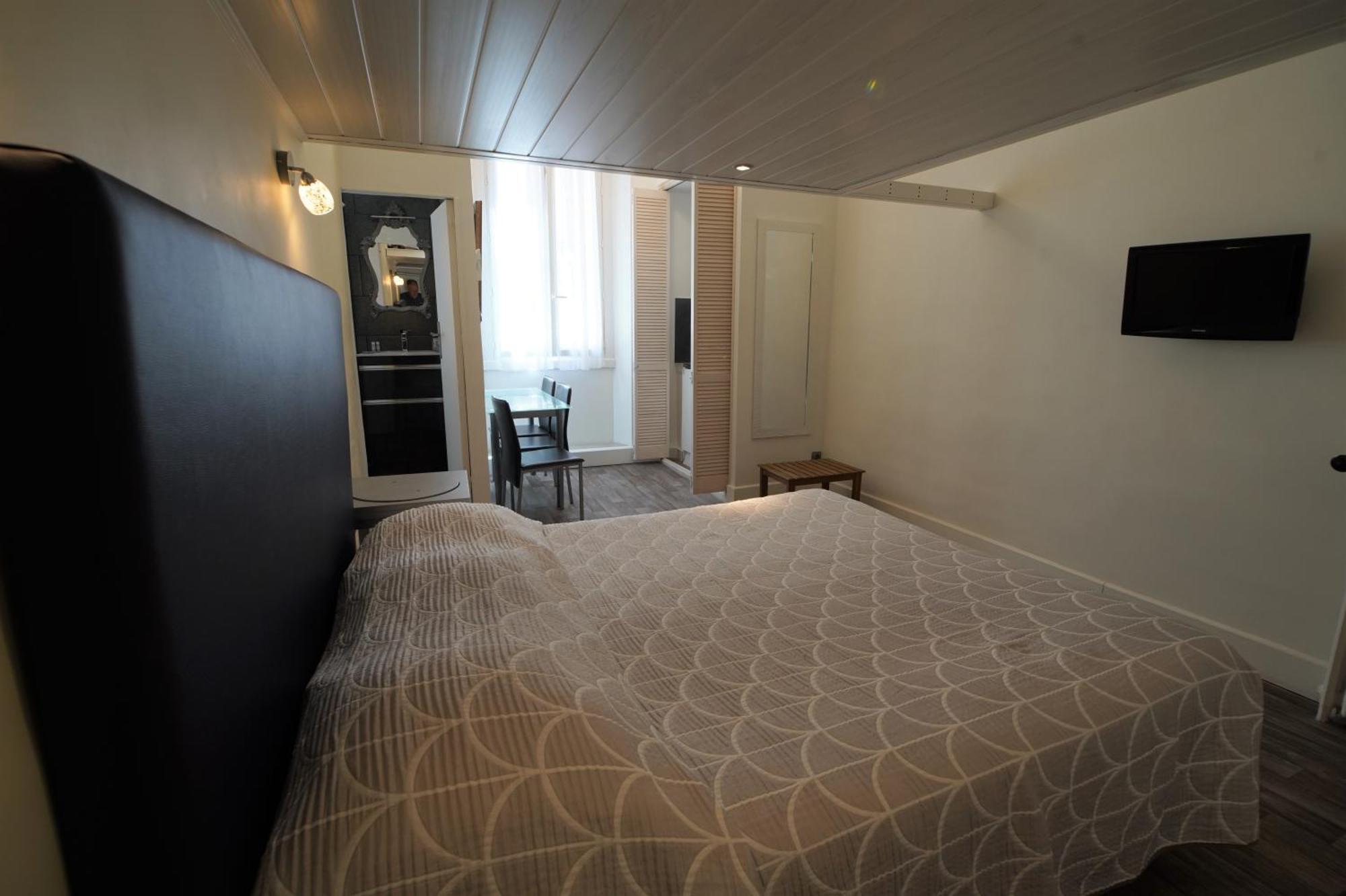 Cresp Hotel 2*