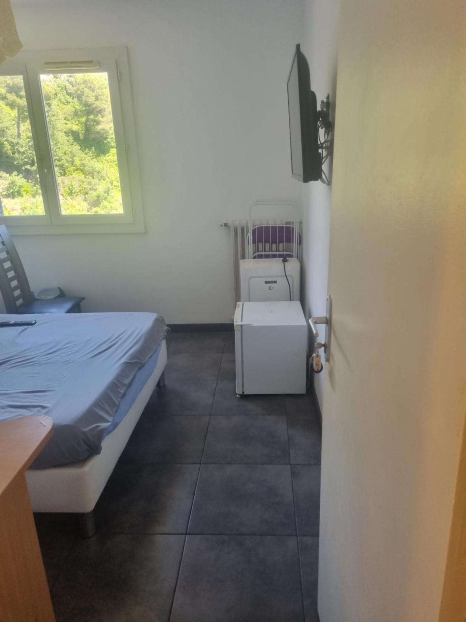 Seaside Tram Haven: Budget-friendly With Kitchen And Views *