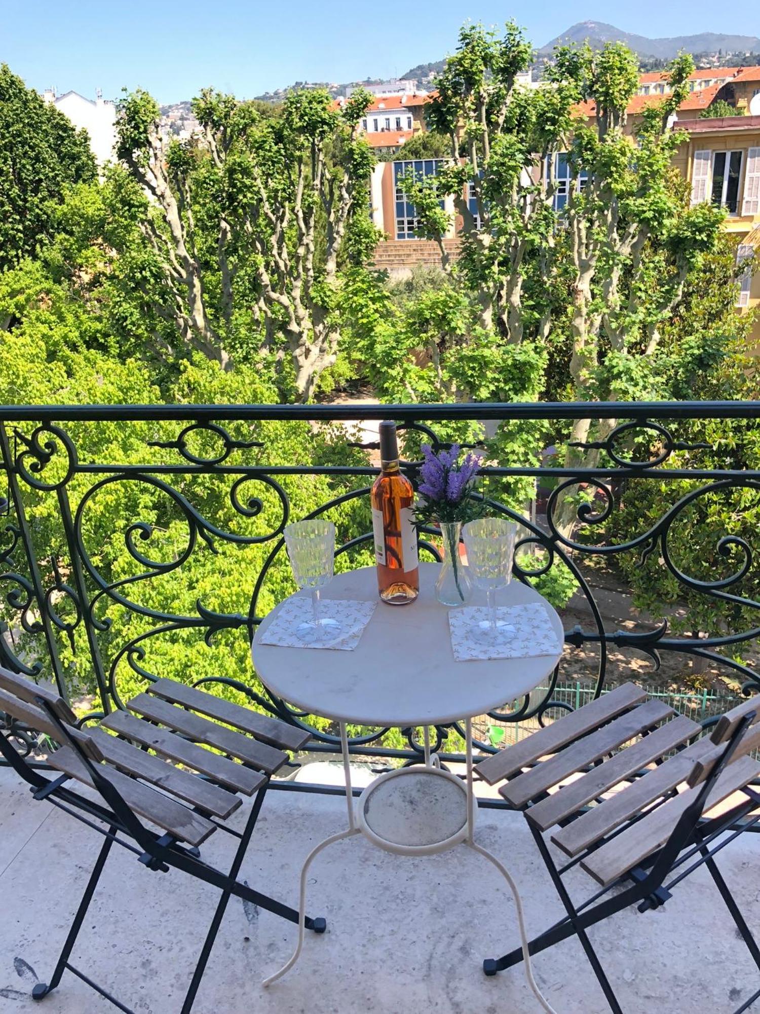 Lovely With 2 Bedrooms Liberation Apartment Nice