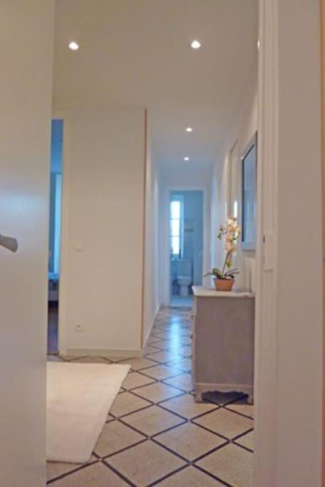 Luxury 2 Bed Sleeps 4, A/c - Center *