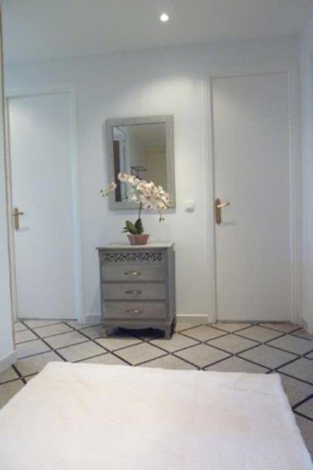 Luxury 2 Bed Sleeps 4, A/c - Center Apartment Nice