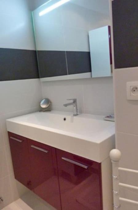 Luxury 2 Bed Sleeps 4, A/c - Center